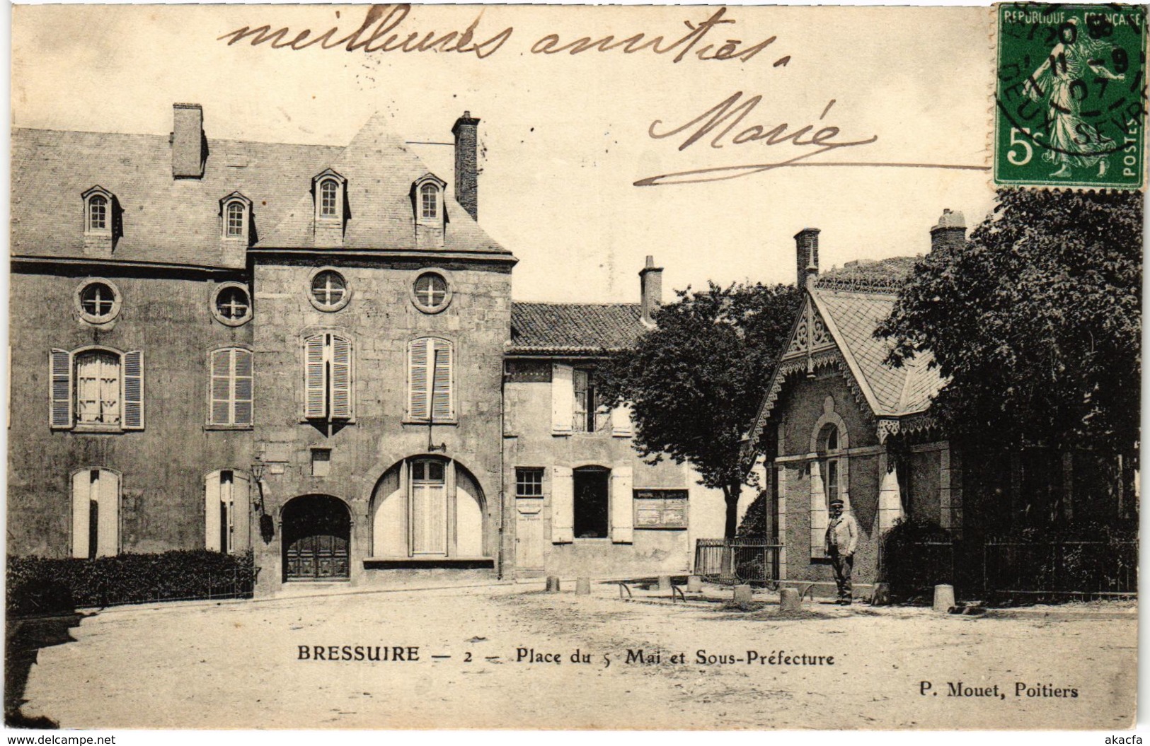 CPA BRESSUIRE - La Place du 5 Mai (89535)