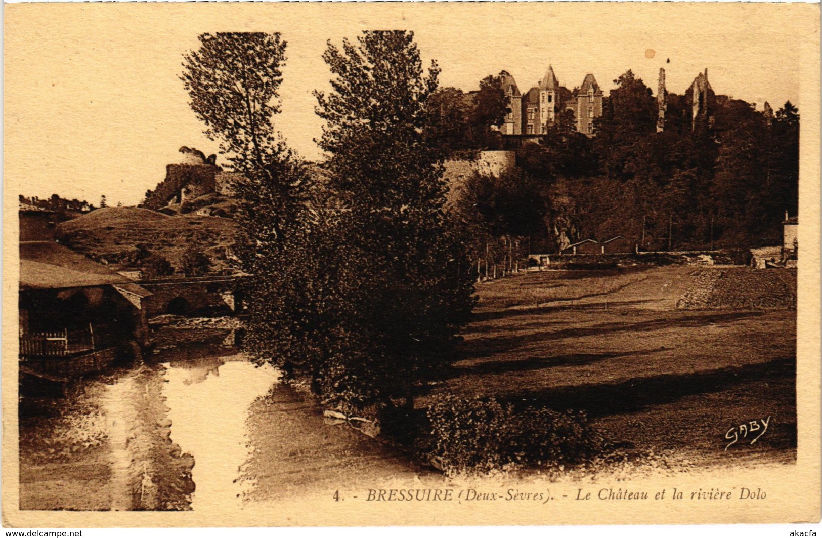 CPA BRESSUIRE - Le Chateau et la RIVIERE Dolo (89541)