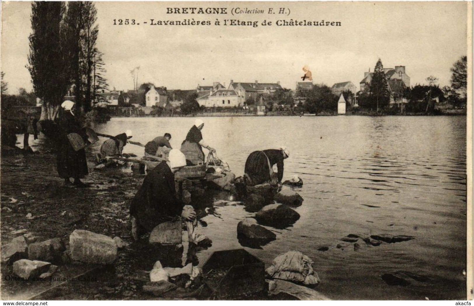 CPA Bretagne-Lavandieres a l'Etang de CHATELAUDREN (231039)