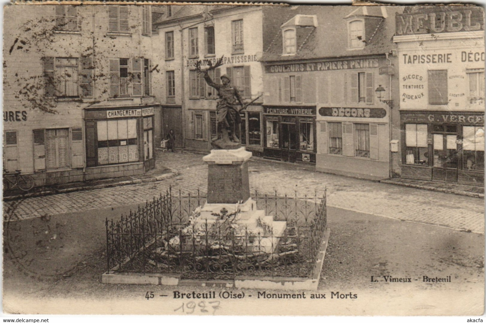 CPA BRETEUIL - MOnument aux Morts (130346)