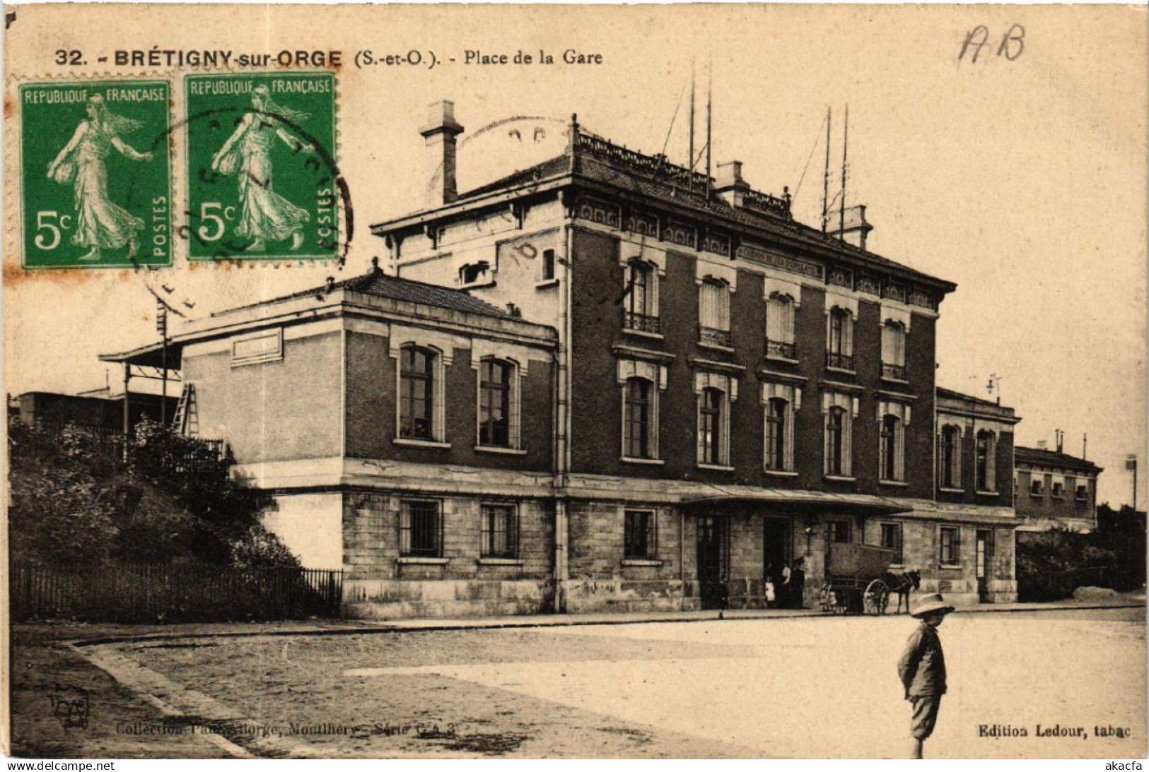 CPA BRETIGNY-sur-ORGE - Place de la Gare (489154)