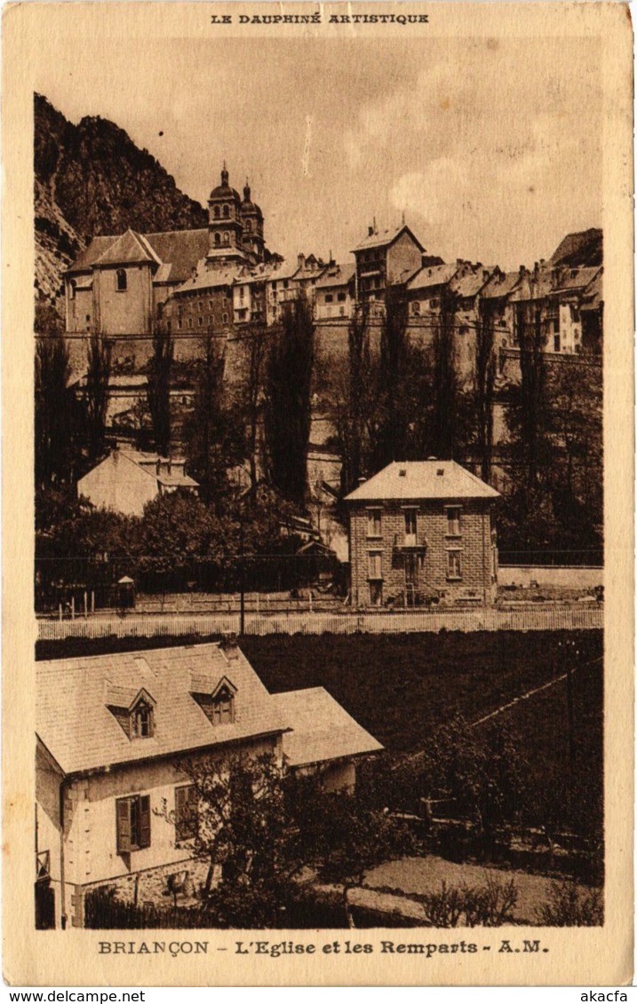 CPA Briancon L'Eglise et les Remparts (992159)