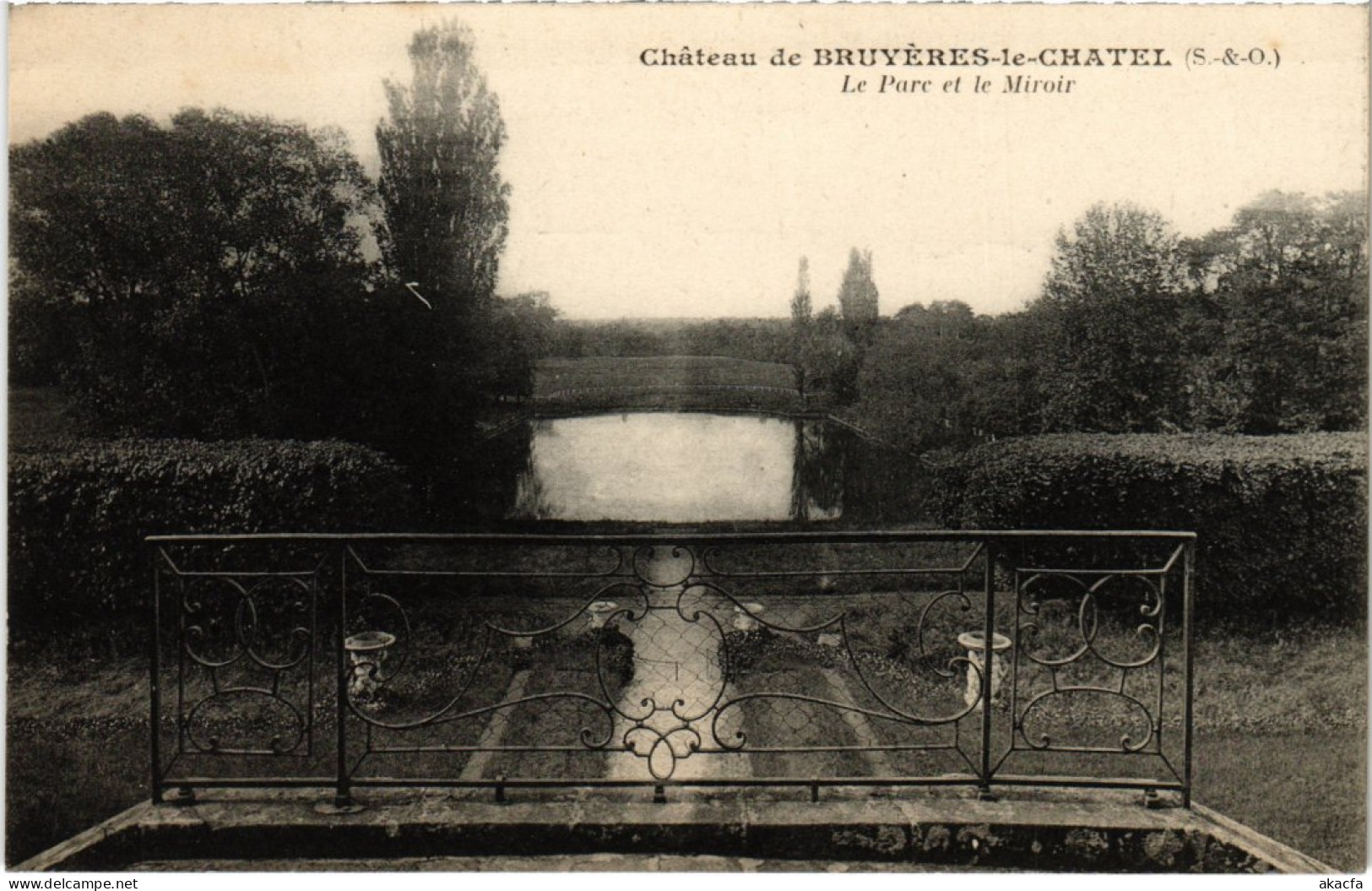 CPA BRUYERES-le-CHATEL Chateau - Parc et Miroir (1354341)