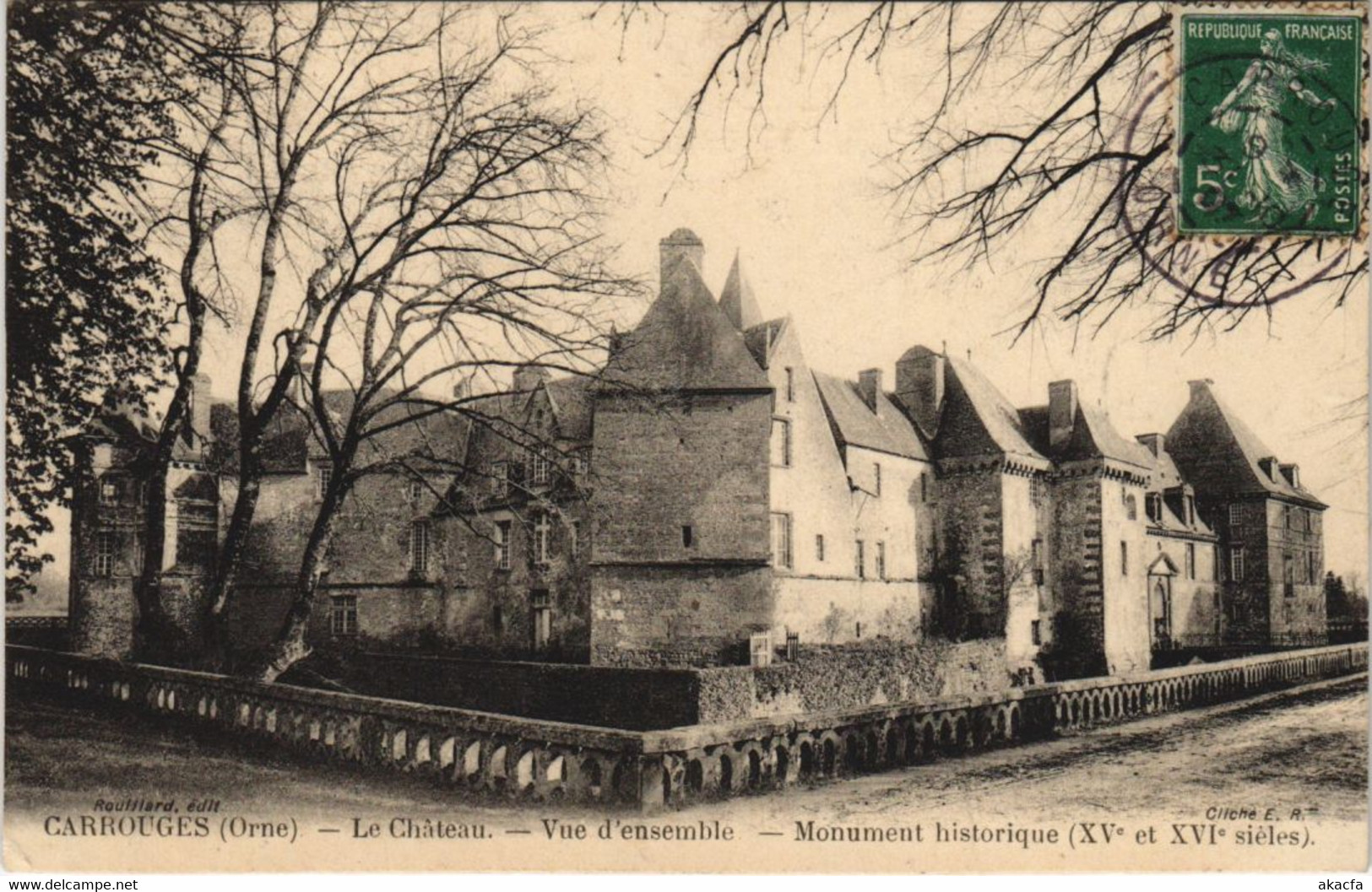 CPA Carrouges Le Chateau, Vue d'ensemble FRANCE (1054058)