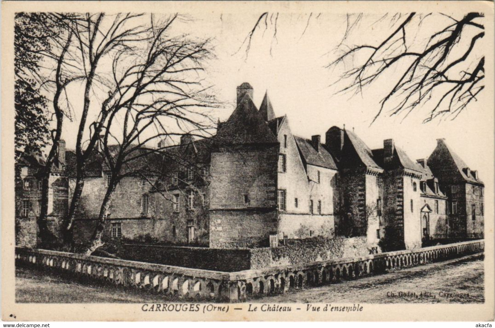 CPA Carrouges Le Chateau, Vue d'ensemble FRANCE (1054063)