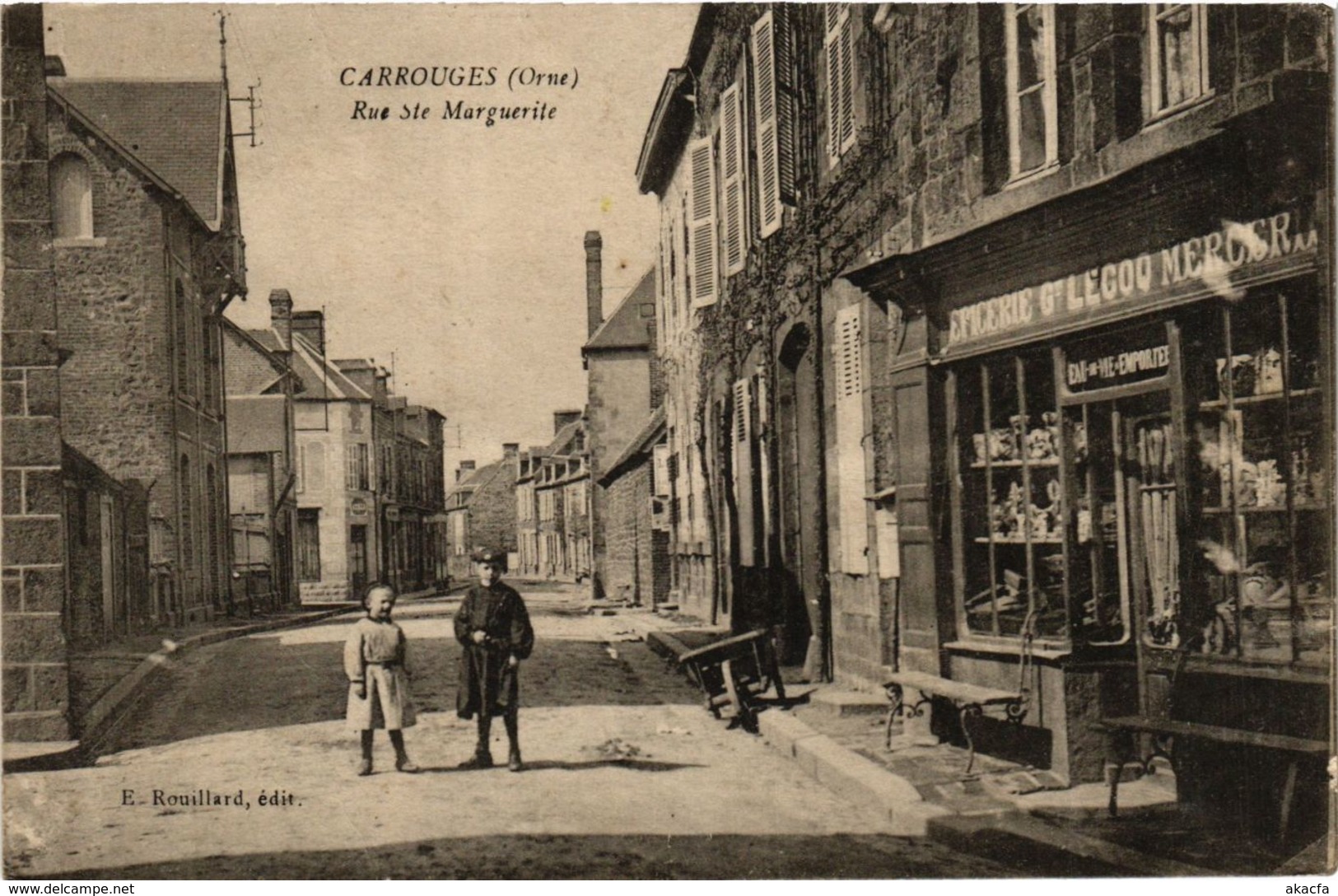 CPA CARROUGES Rue Ste-Marguerite (868634)