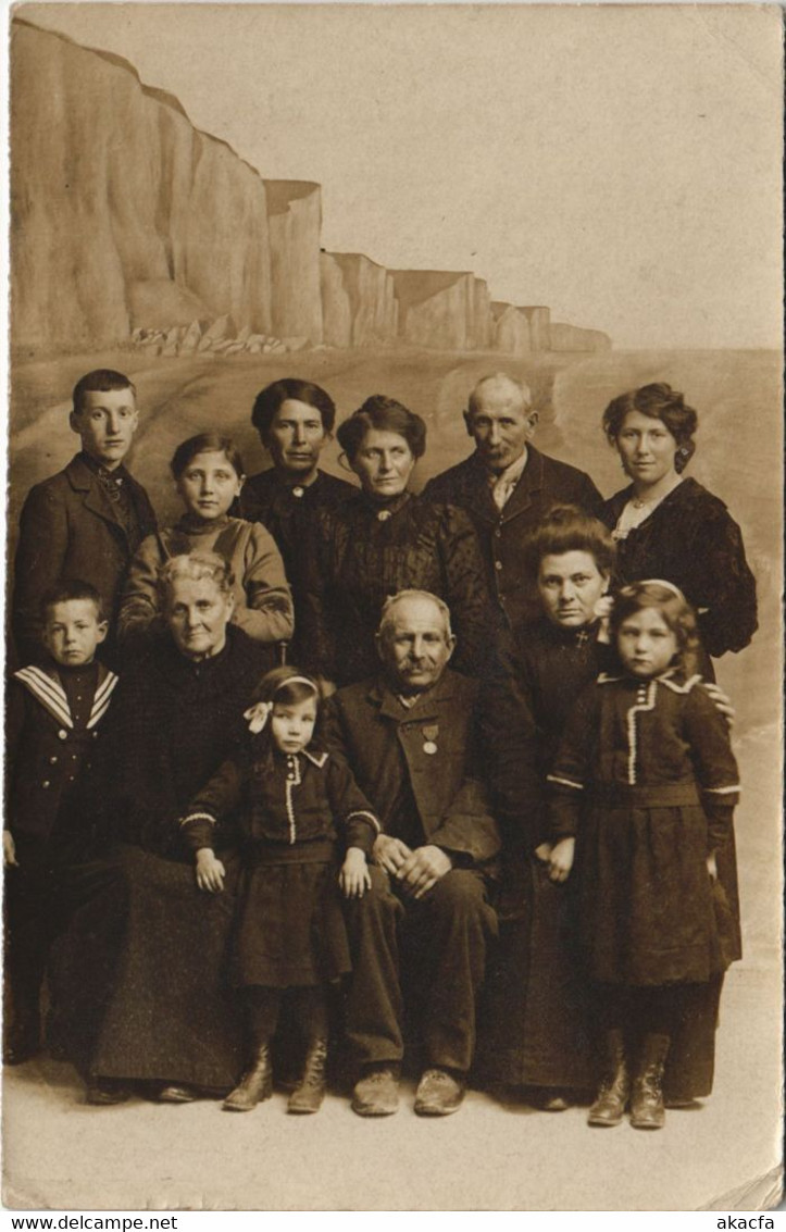 CPA carte photo CHAULNES famille (19102)