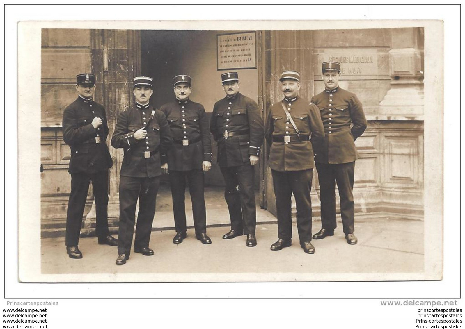 CPA Carte Photo Commissariat du IV arrondissement