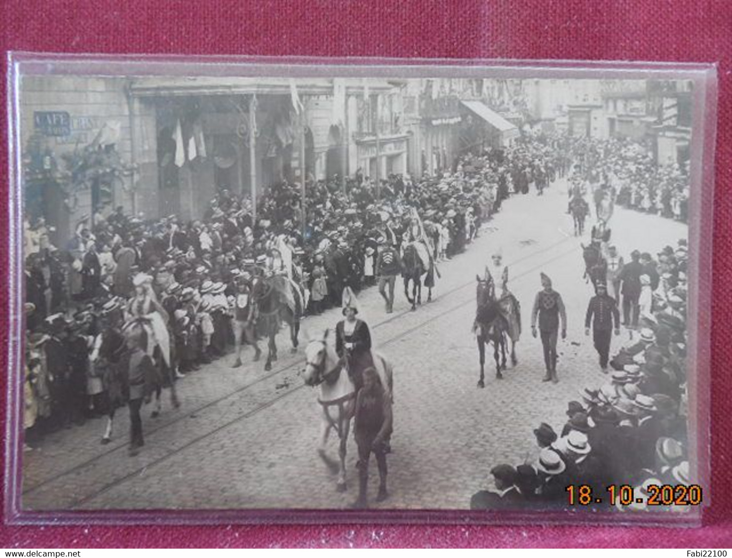 CPA - Carte-Photo - Défilé à Poitiers (?)