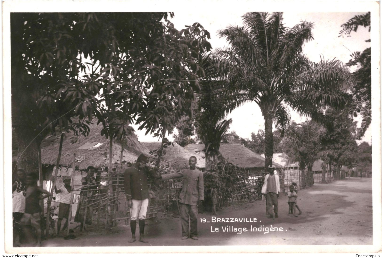 CPA Carte Postale  Congo  Brazzaville   Brazzaville Village indigène    VM87419ok