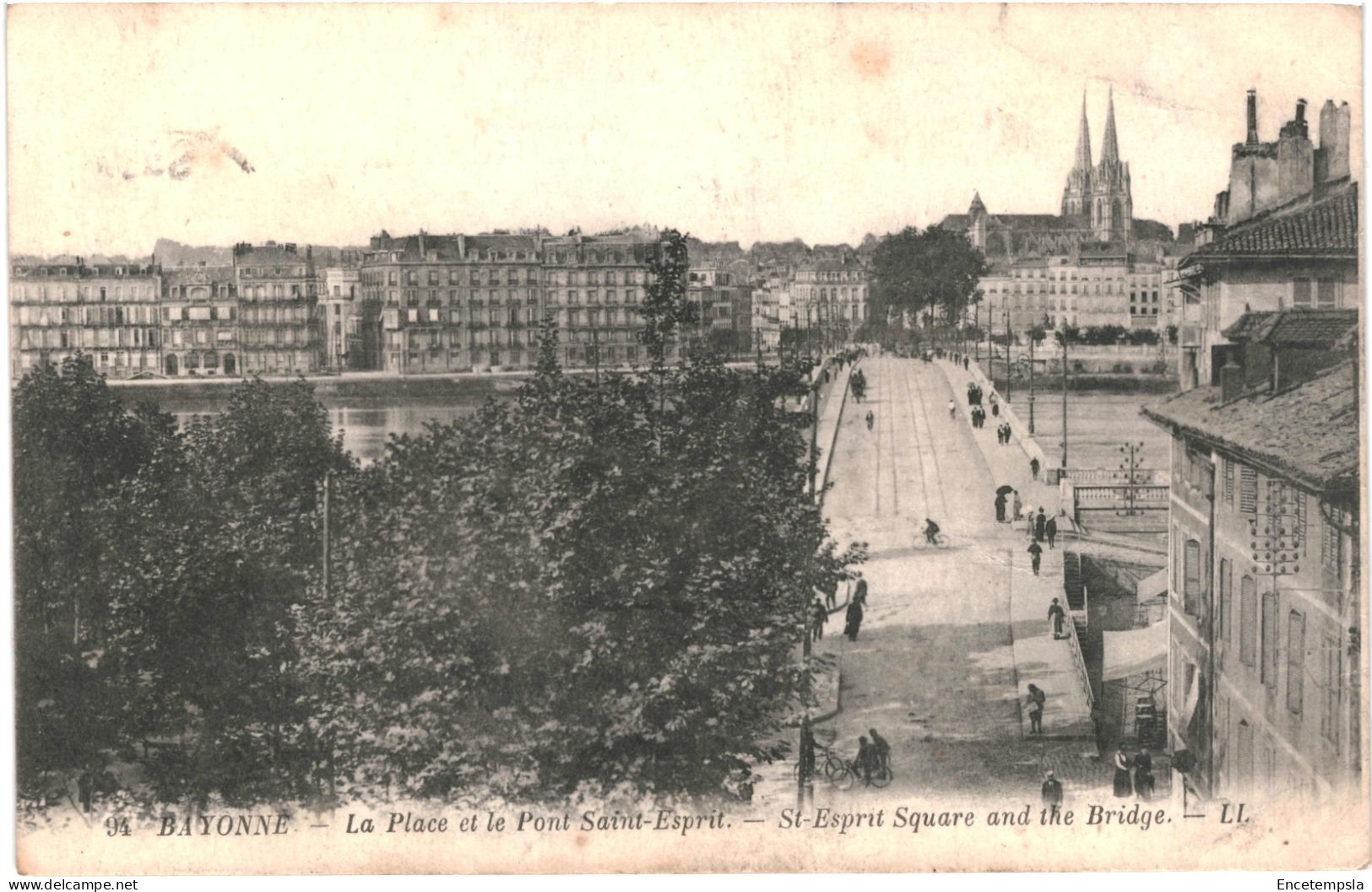 CPA Carte postale  France  Bayonne Place et Pont Saint Esprit 1919 VM68063