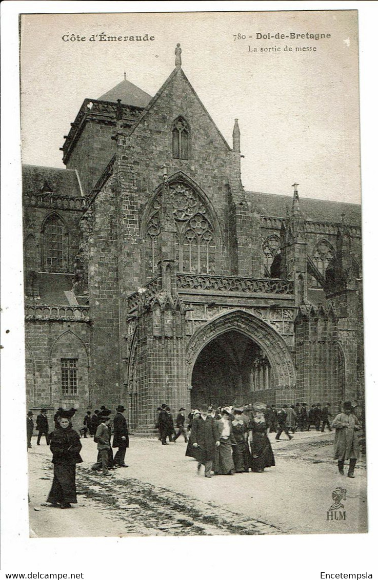 CPA- Carte Postale -France Dol de Bretagne Sortie de messe VM31743