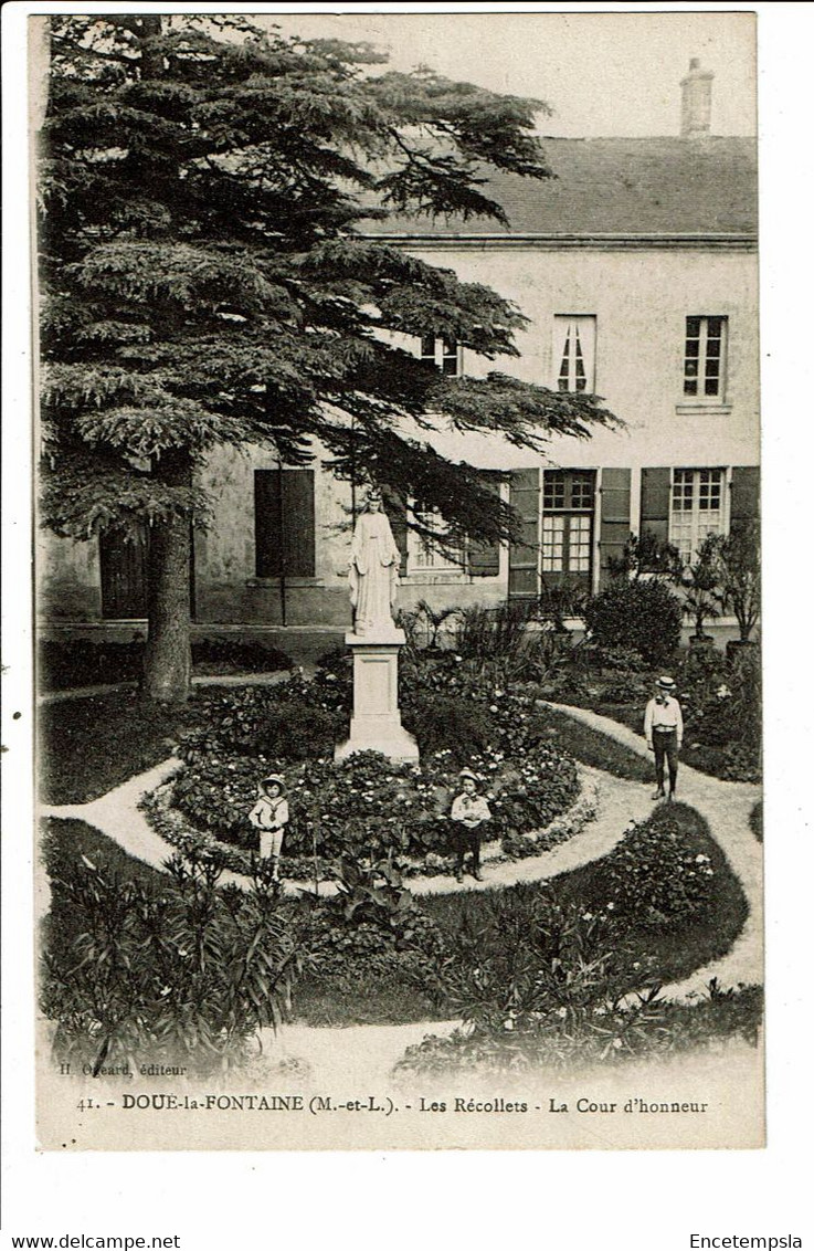 CPA Carte Postale France-Doue la Fontaine- Les Récollets Cours d'honneur  VM27826m