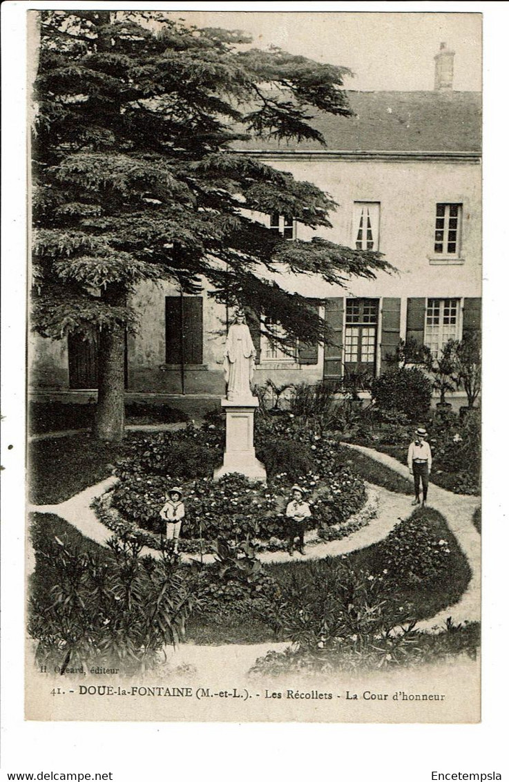 CPA Carte Postale France-Doue la Fontaine- Les Récollets Cours d'honneur  VM27830m