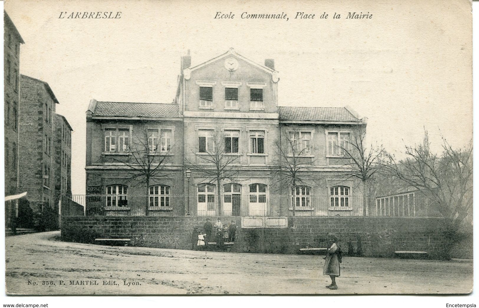 CPA - Carte postale - France - L'Arbresle - Ecole Communale, Place de la Mairie (CPV1006)