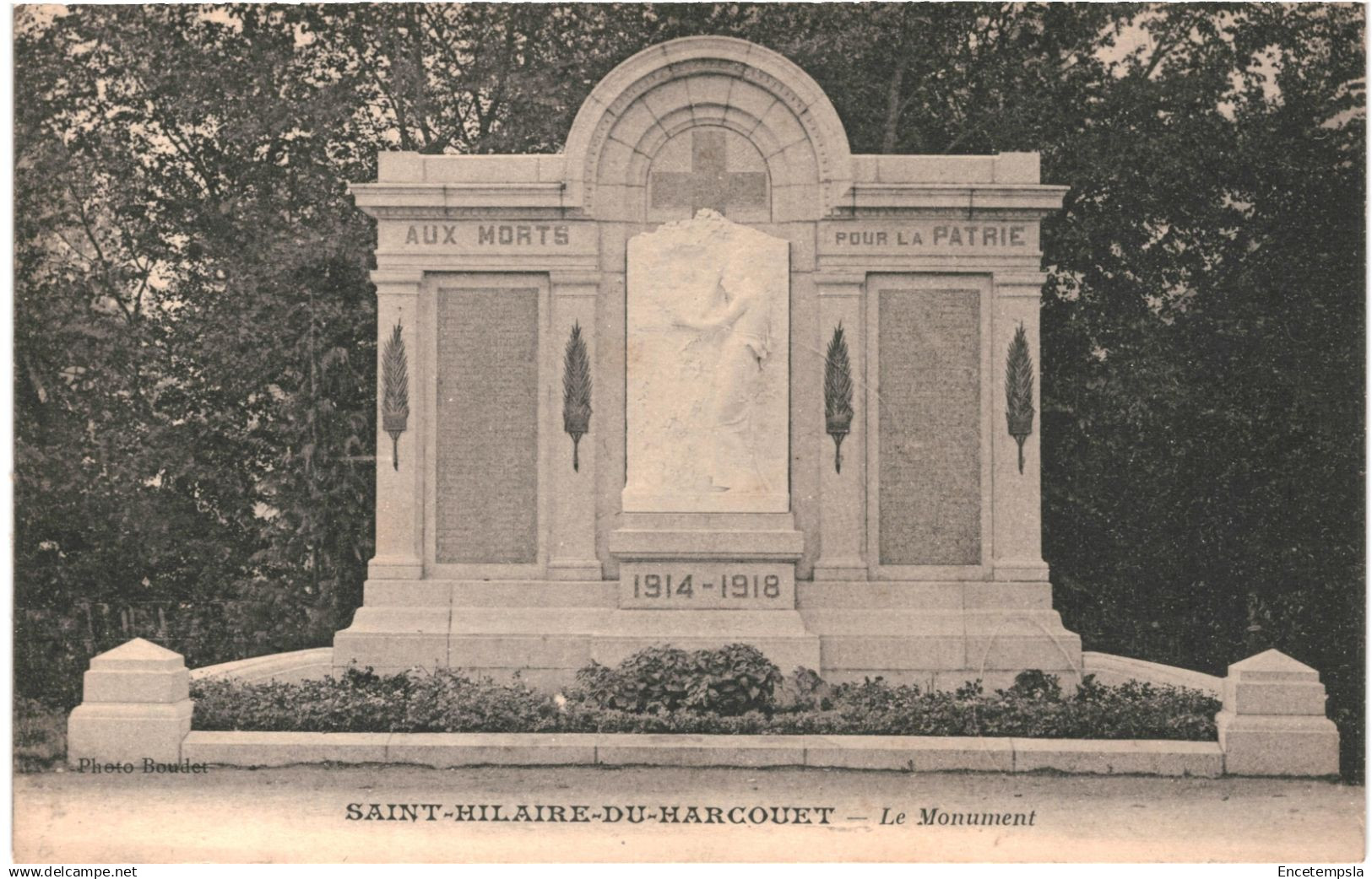 CPA Carte postale  France Saint-Hilaire-du-Harcouët Le Monument  VM85251