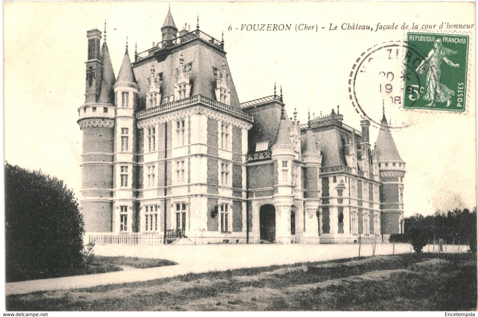 CPA Carte Postale France-Vouzeron Château façade et cour d'Honneur 1908  VM47106