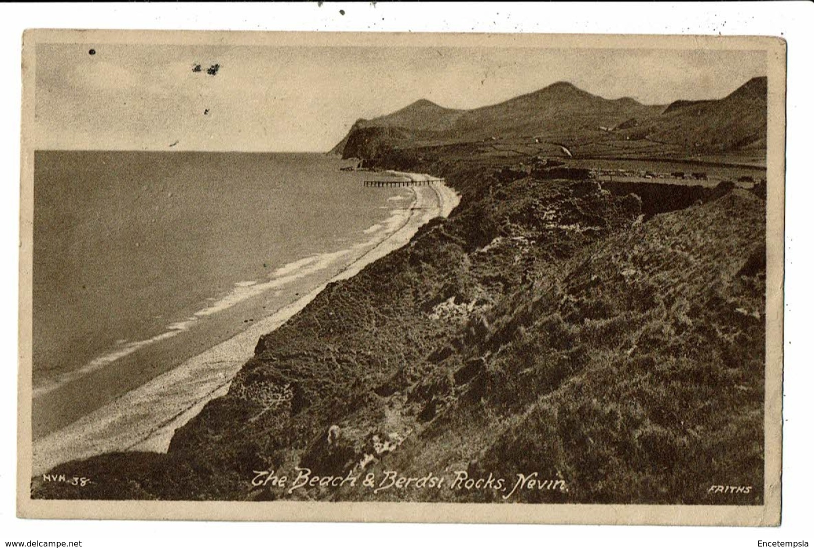 CPA-Carte Postale-Royaume Uni-Caernarvonshire-The Beach Berdst Rocks-Nevin-1940-VM10603