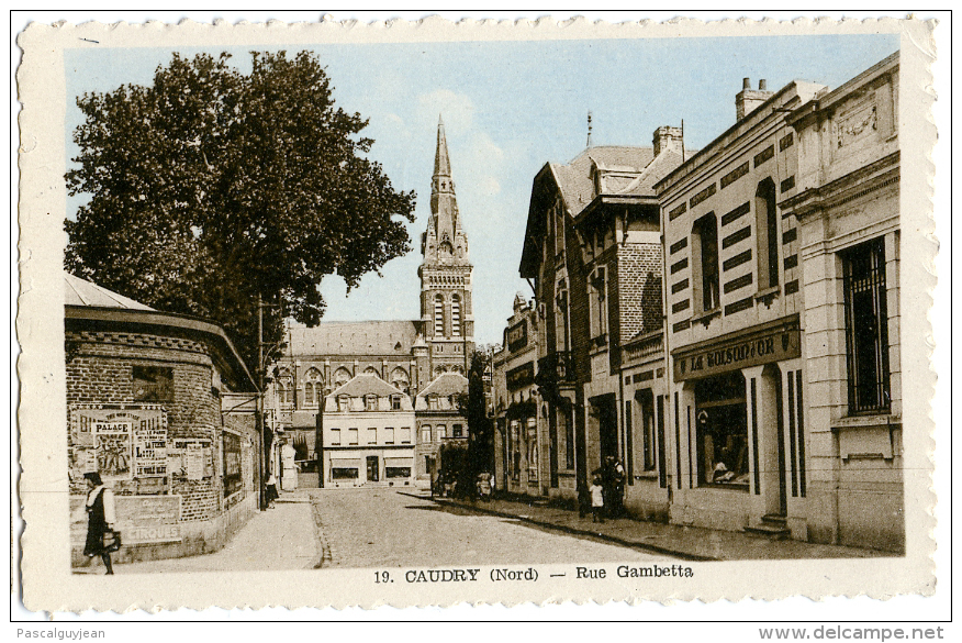 CPA CAUDRY - RUE GAMBETTA