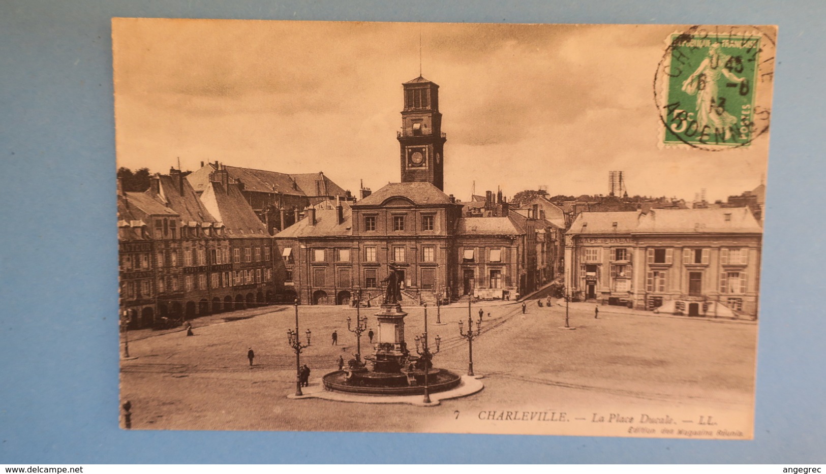 CPA   Charleville  La Place Ducale