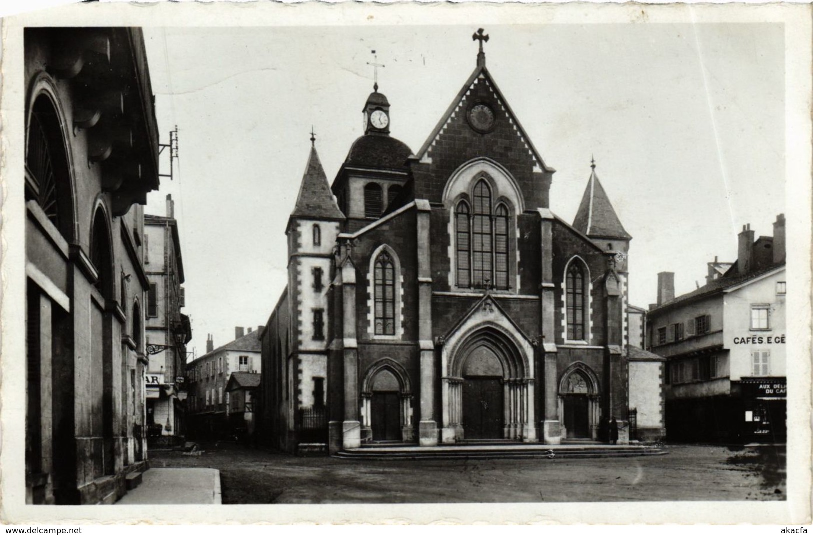 CPA Charlieu- Eglise Paroissiale de St. Philibert FRANCE (907139)