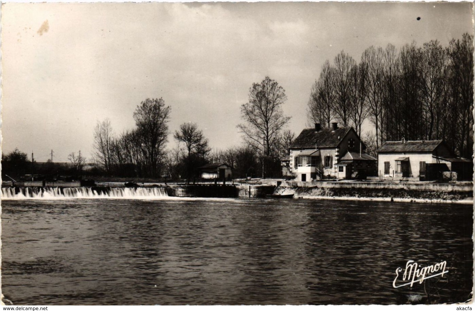 CPA Charmoy - Barrage et Ecluse de la Graviere FRANCE (960663)