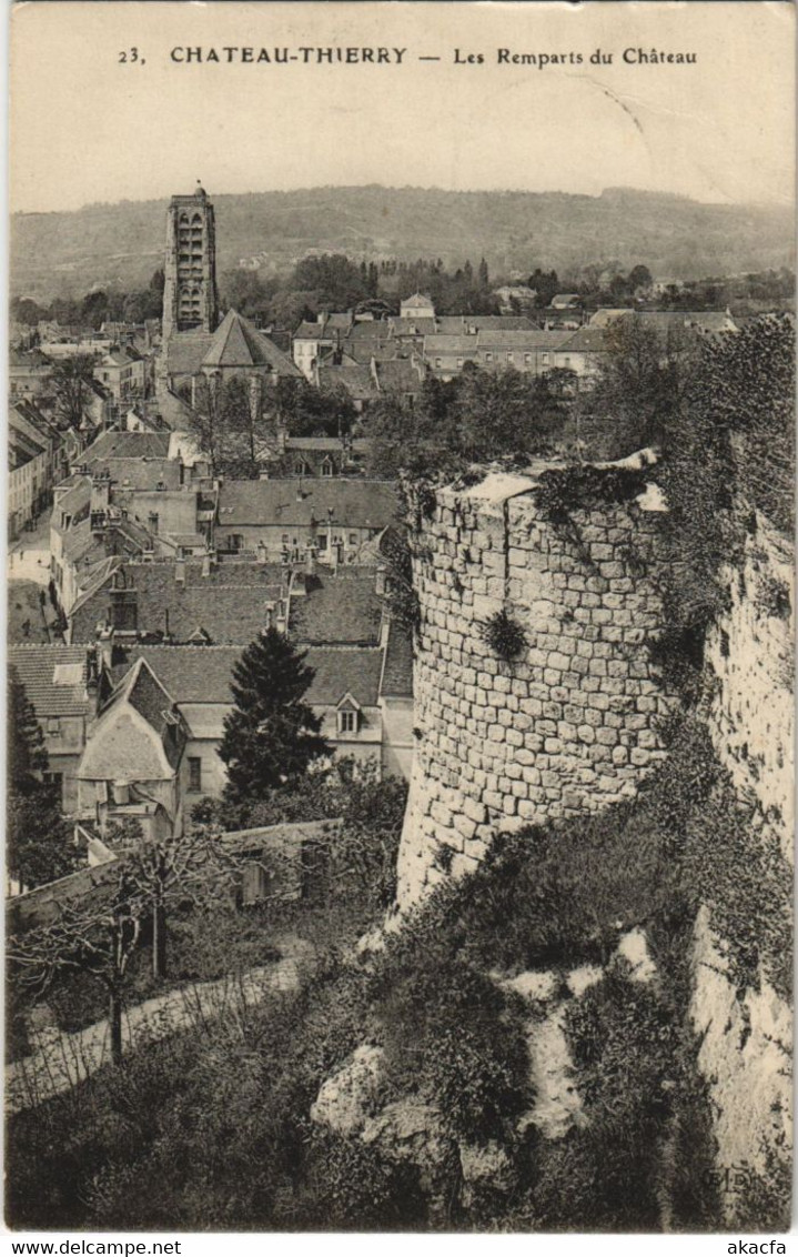 CPA Chateau Thierry Les Remparts du Chateau FRANCE (1051730)