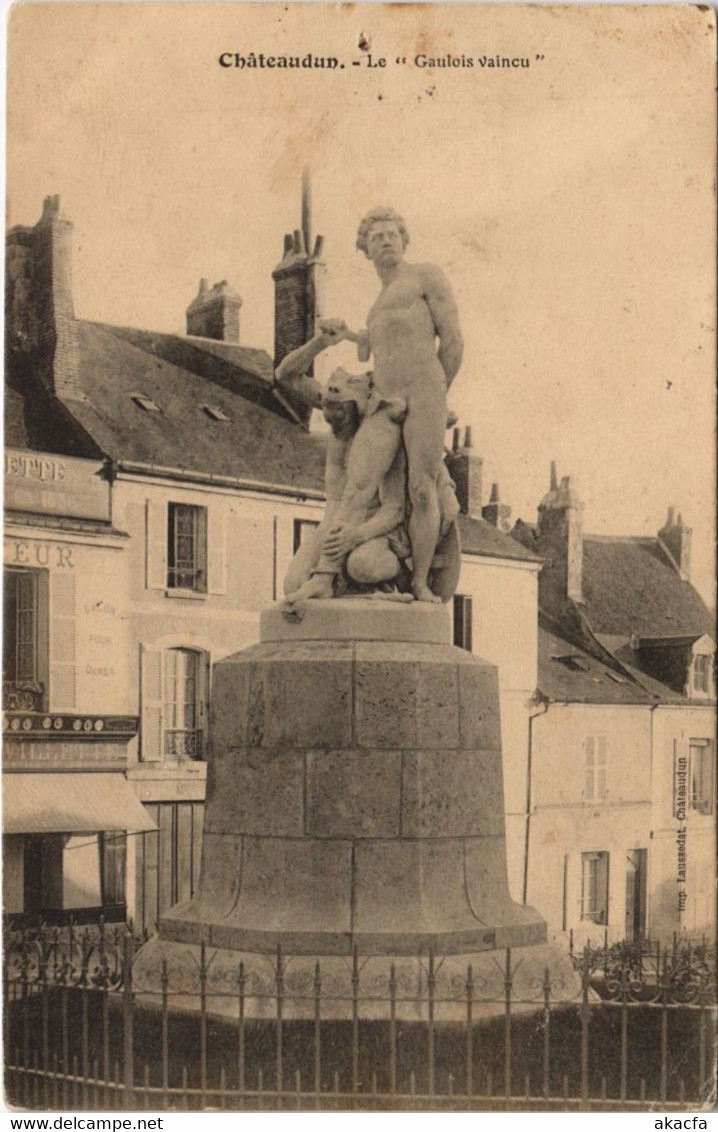 CPA CHATEAUDUN - Le "Gaulois vaincu" (33679)