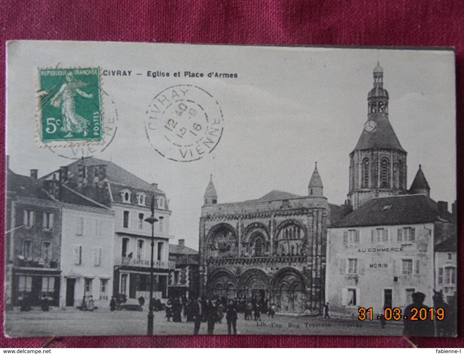 CPA - Civray - Eglise et Place d'Armes