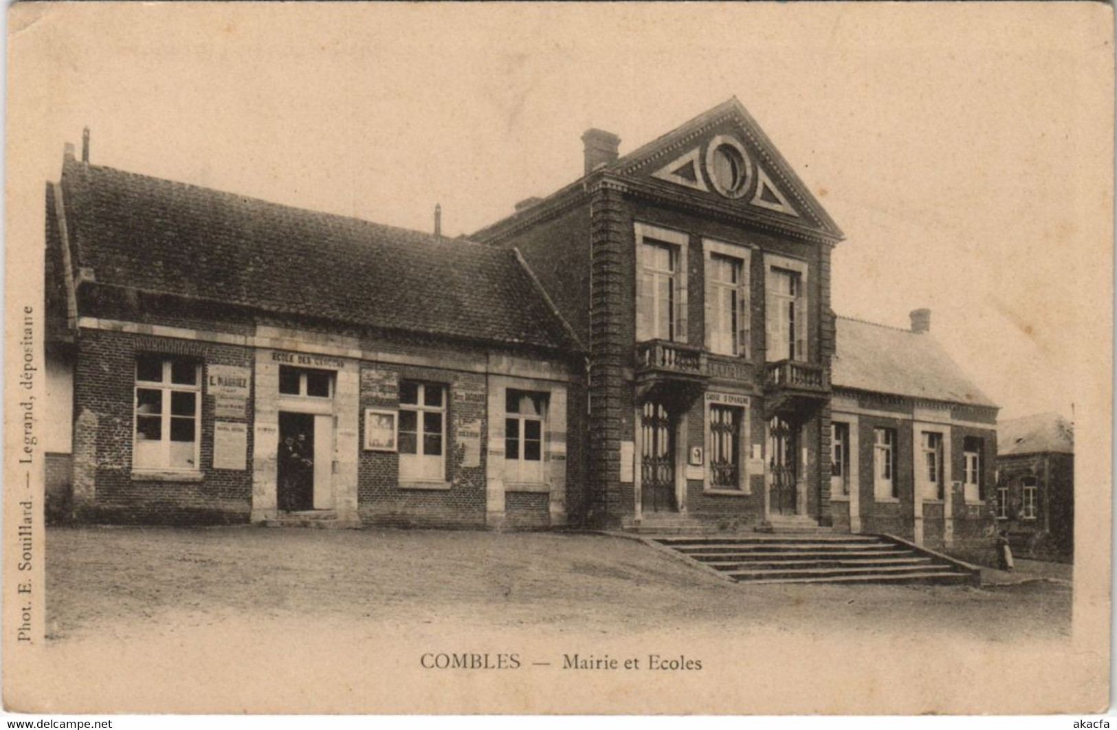 CPA COMBLES Mairie et Ecole (25165)