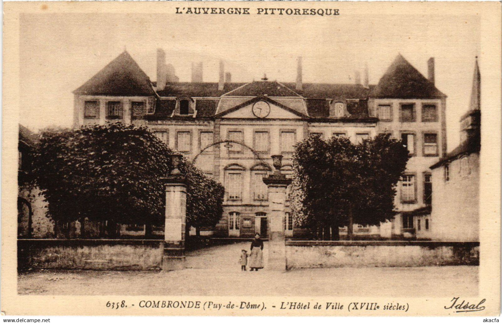 CPA Combronde L'Hotel de Ville FRANCE (1304352)