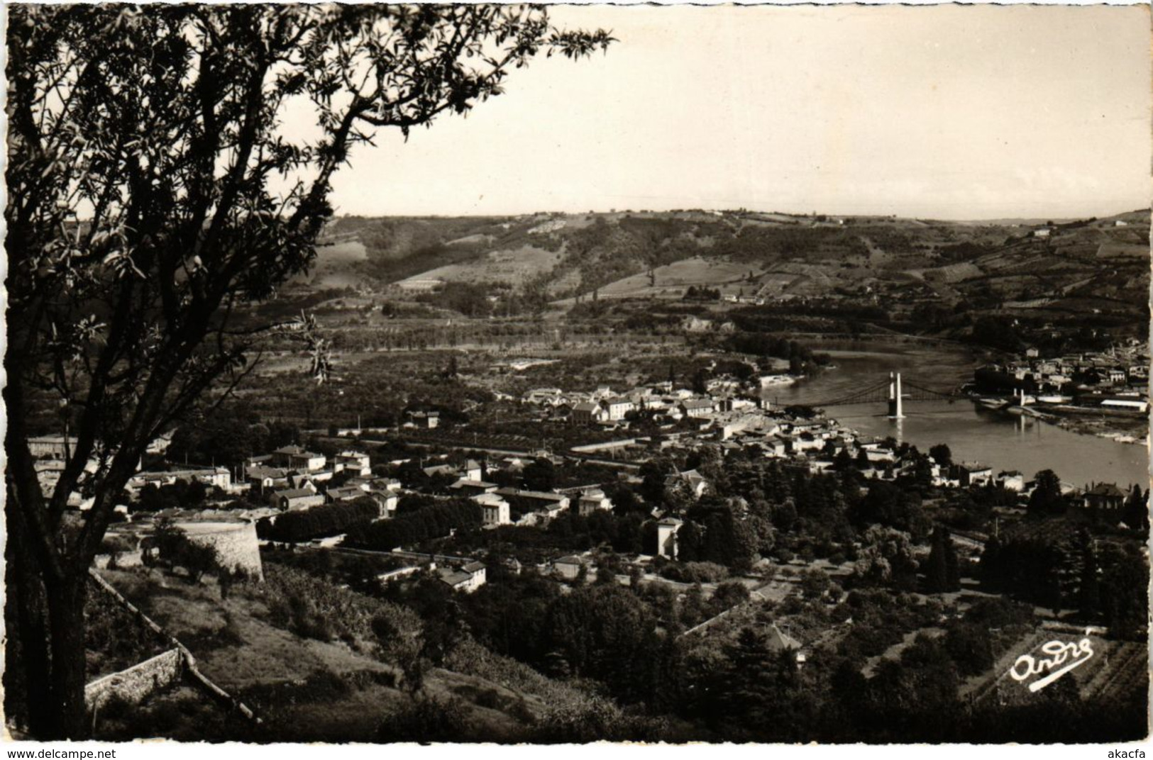 CPA Condrieu - Vue Generale et le Rhone (1036510)