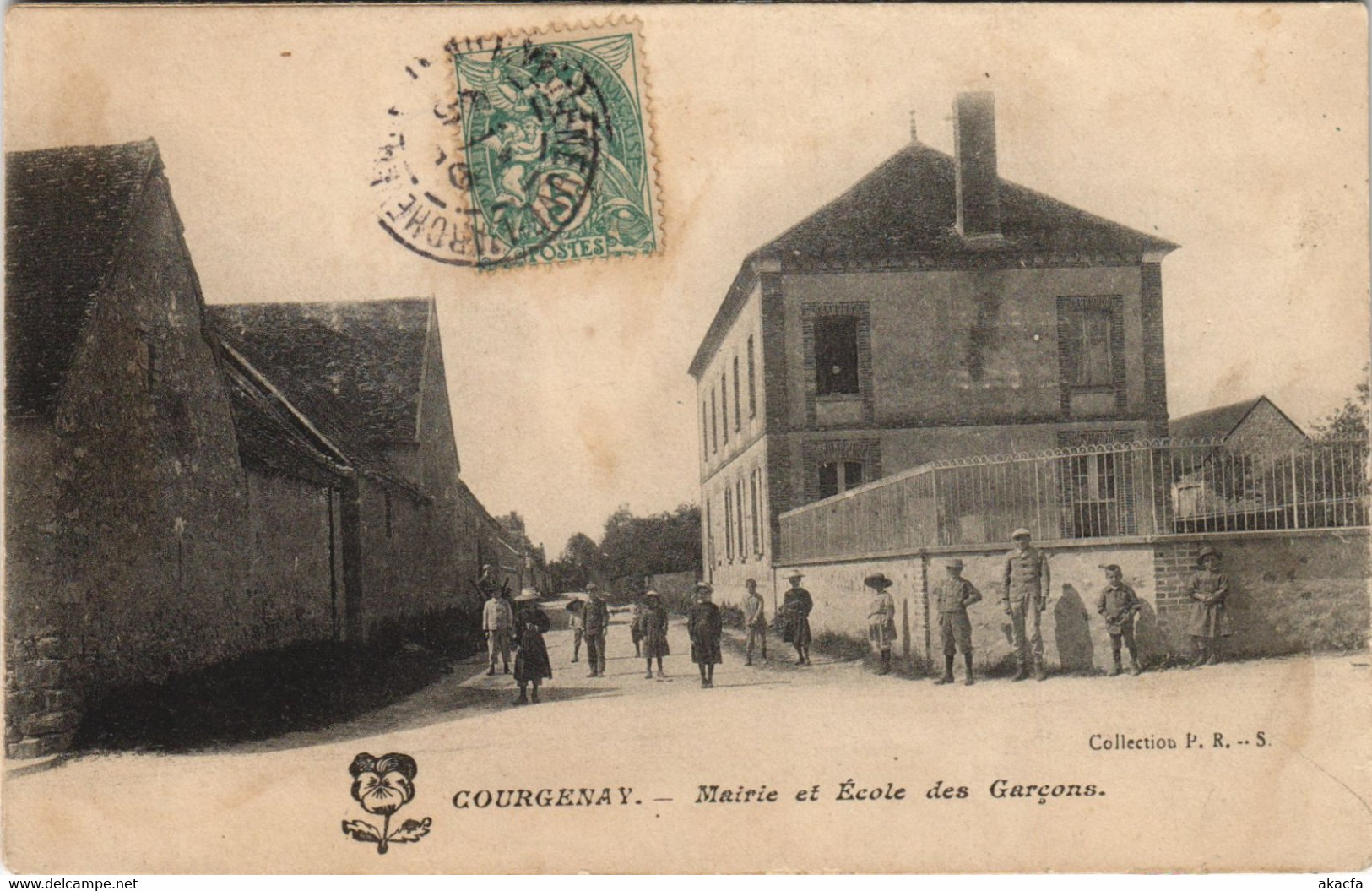 CPA COURGENAY Mairie et Ecoledes Garcons (978127)