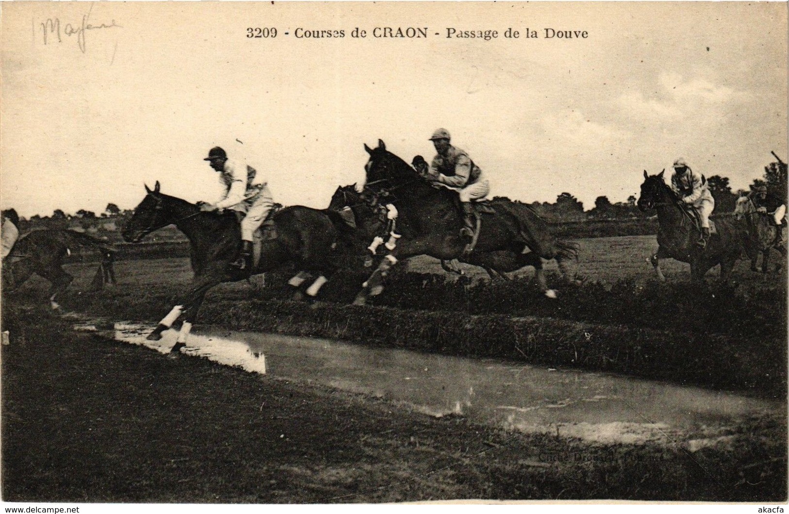 CPA Courses de CRAON - Passage de la Douve (195017)