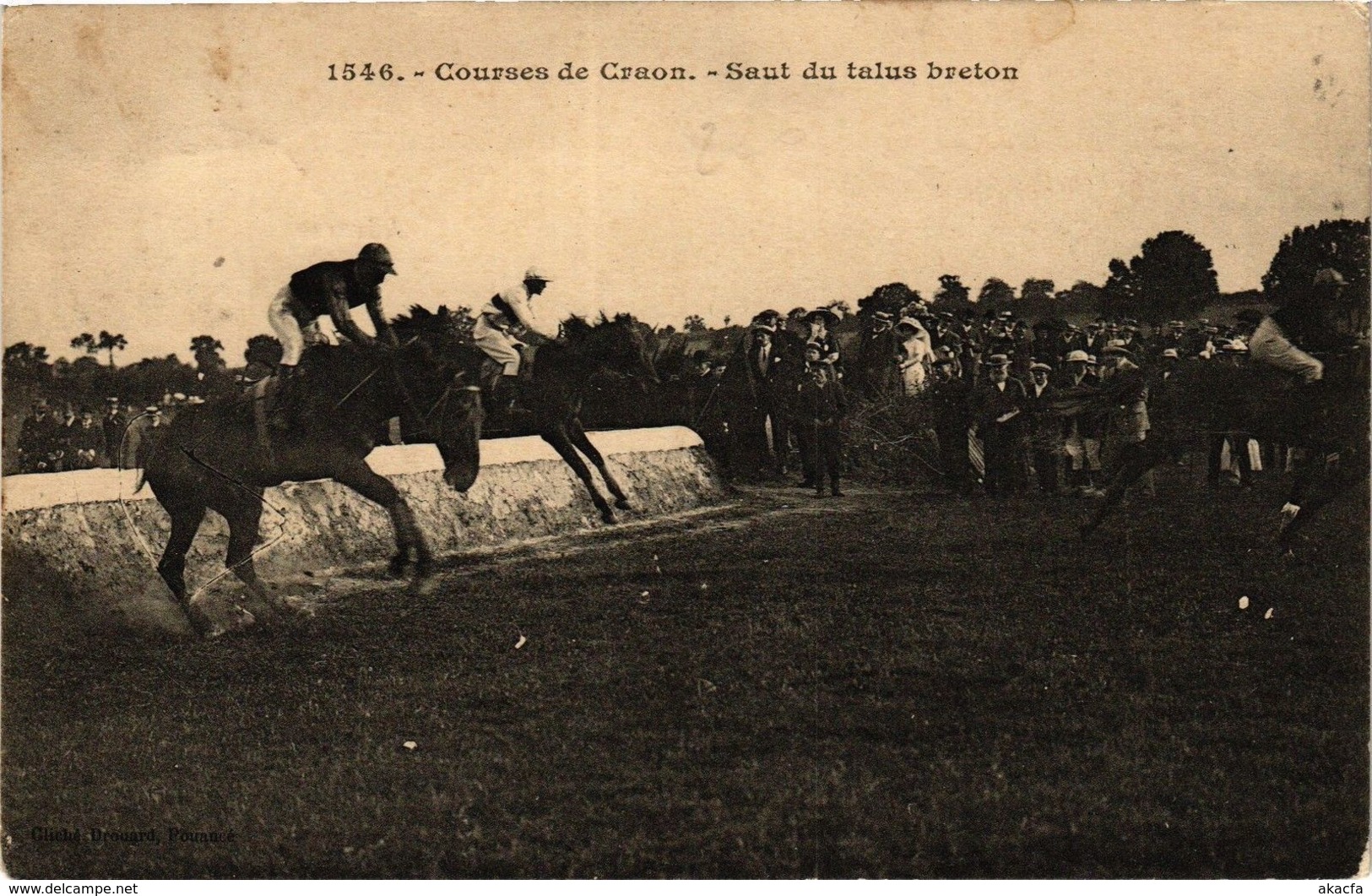 CPA Courses de CRAON - Saut du talus breton (195016)