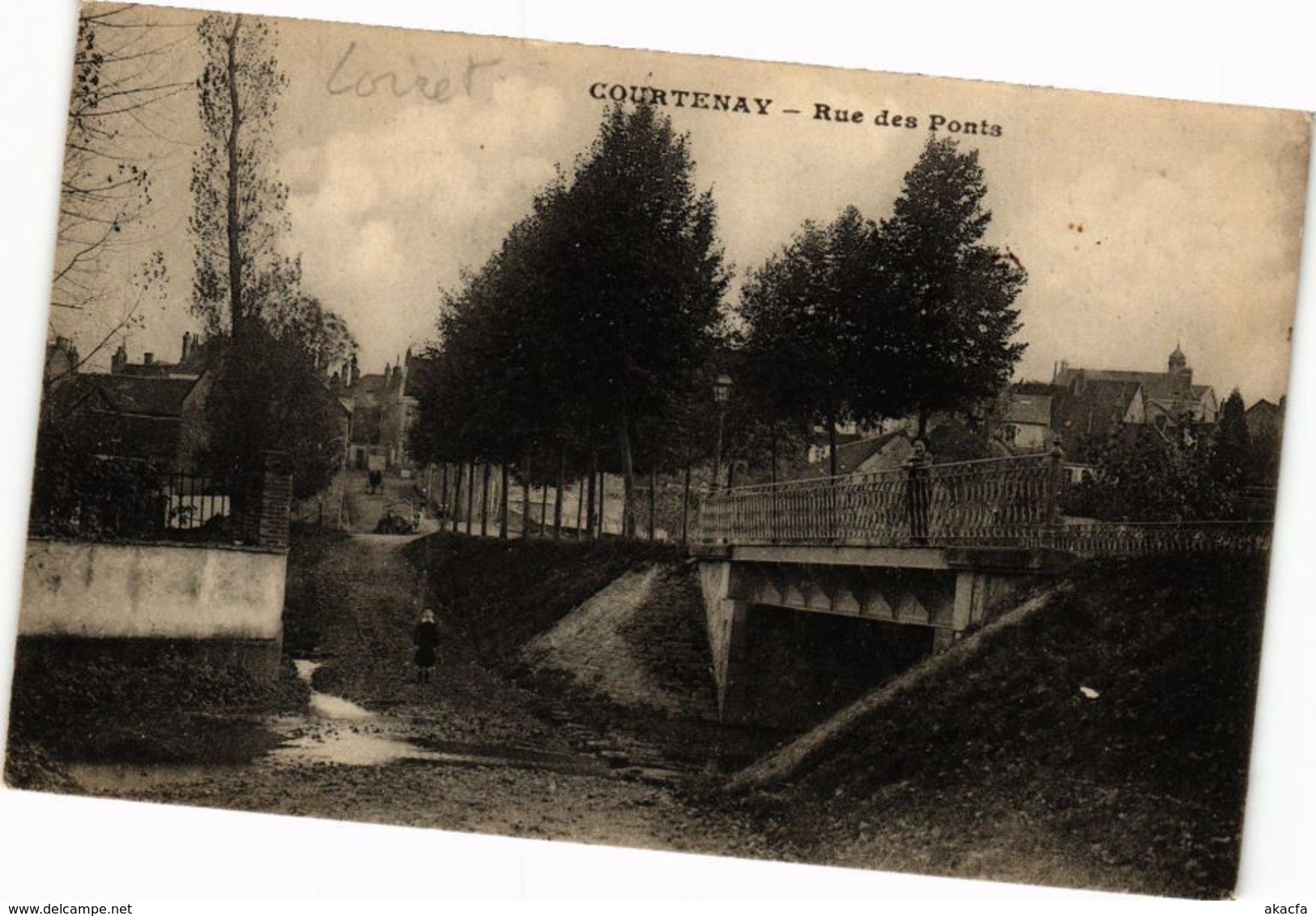 CPA COURTENAY-Rue des Ponts (264962)