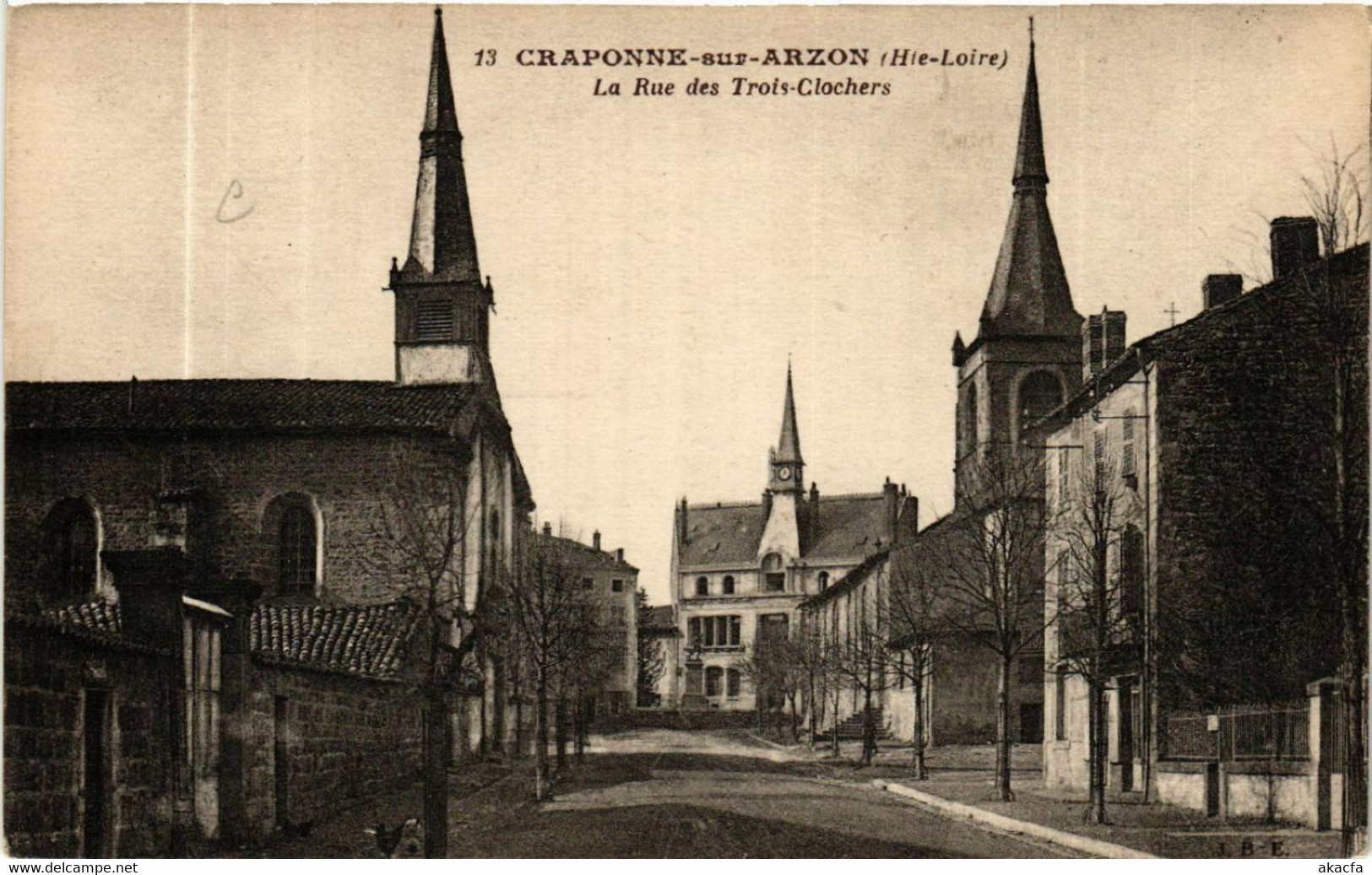 CPA CRAPONNE-sur-ARZON - La Rue des Trois-Clochers (585349)