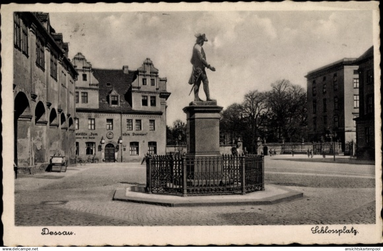 CPA Dessau in Saxe Anhalt, Schlossplatz