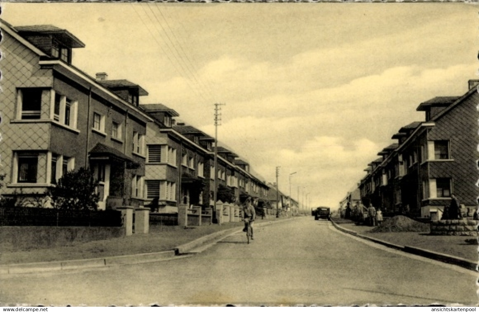 CPA Differdange Differdingen Luxembourg, Straßenszene mit Radfahrer