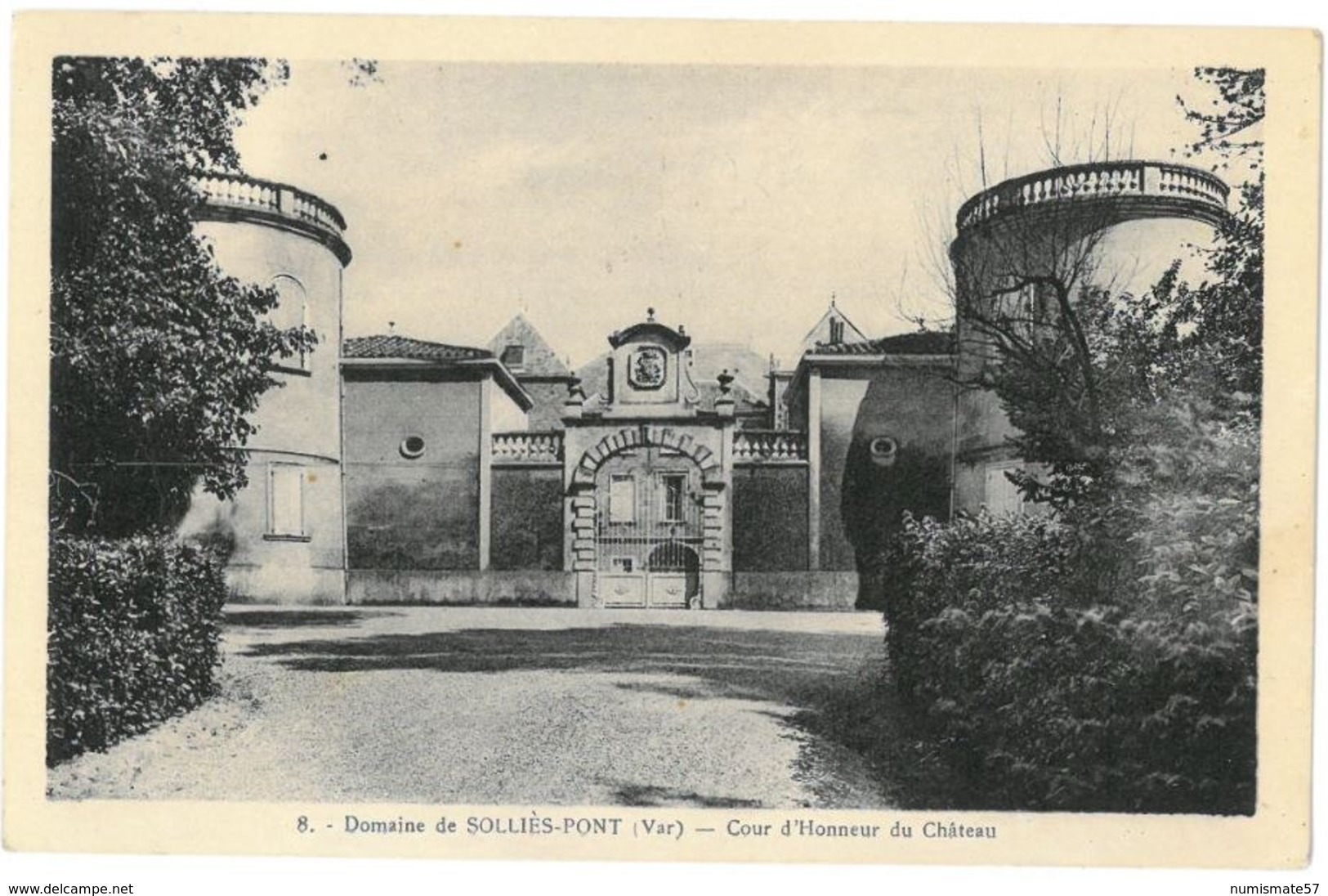 CPA Domaine de SOLLIES PONT - Cour d'Honneur du Château - Ed. Gras , Solliès Pont n°8