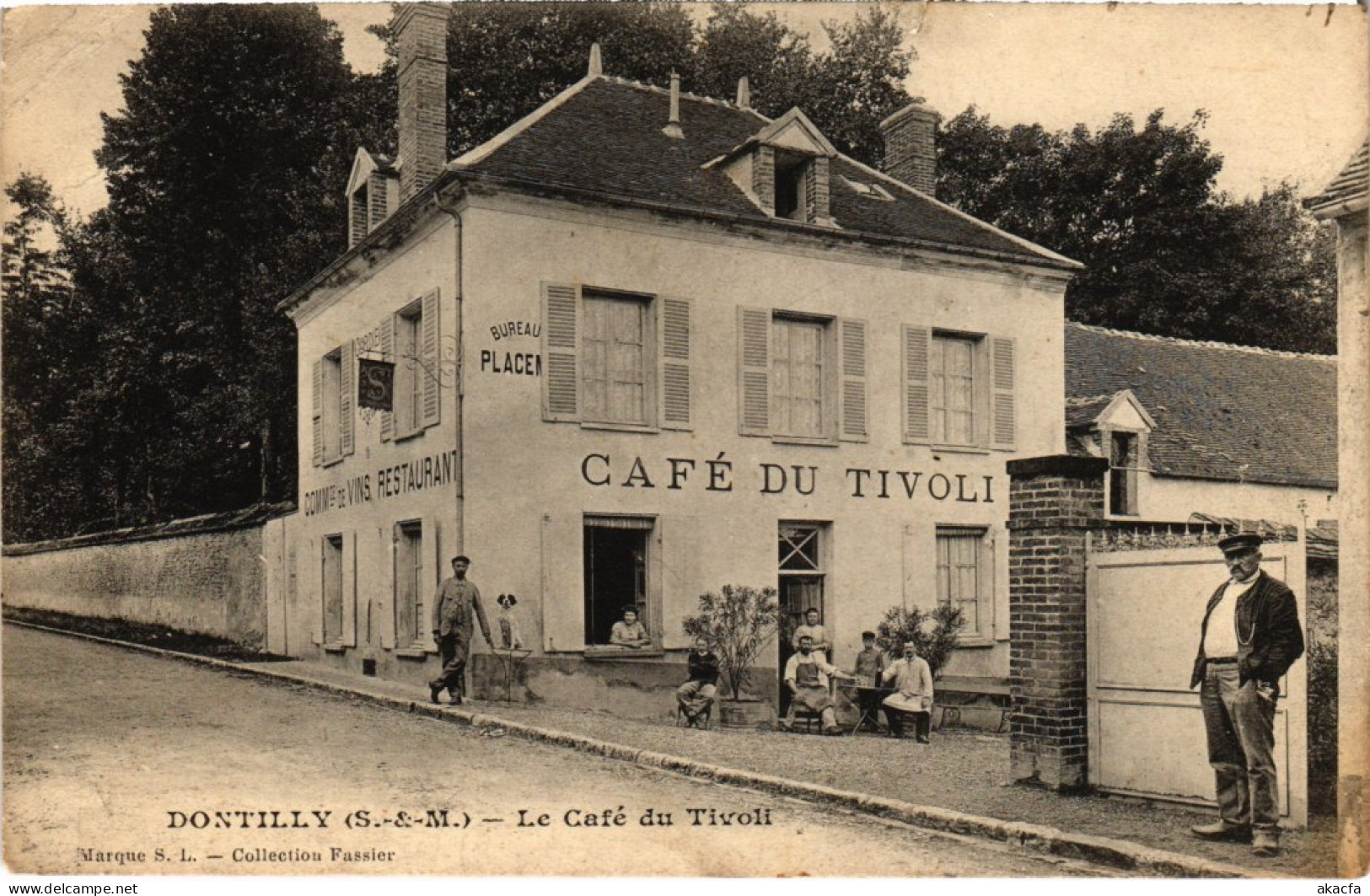 CPA DONNEMARIE-DONTILLY Le Cafe du Tivoli (1329542)