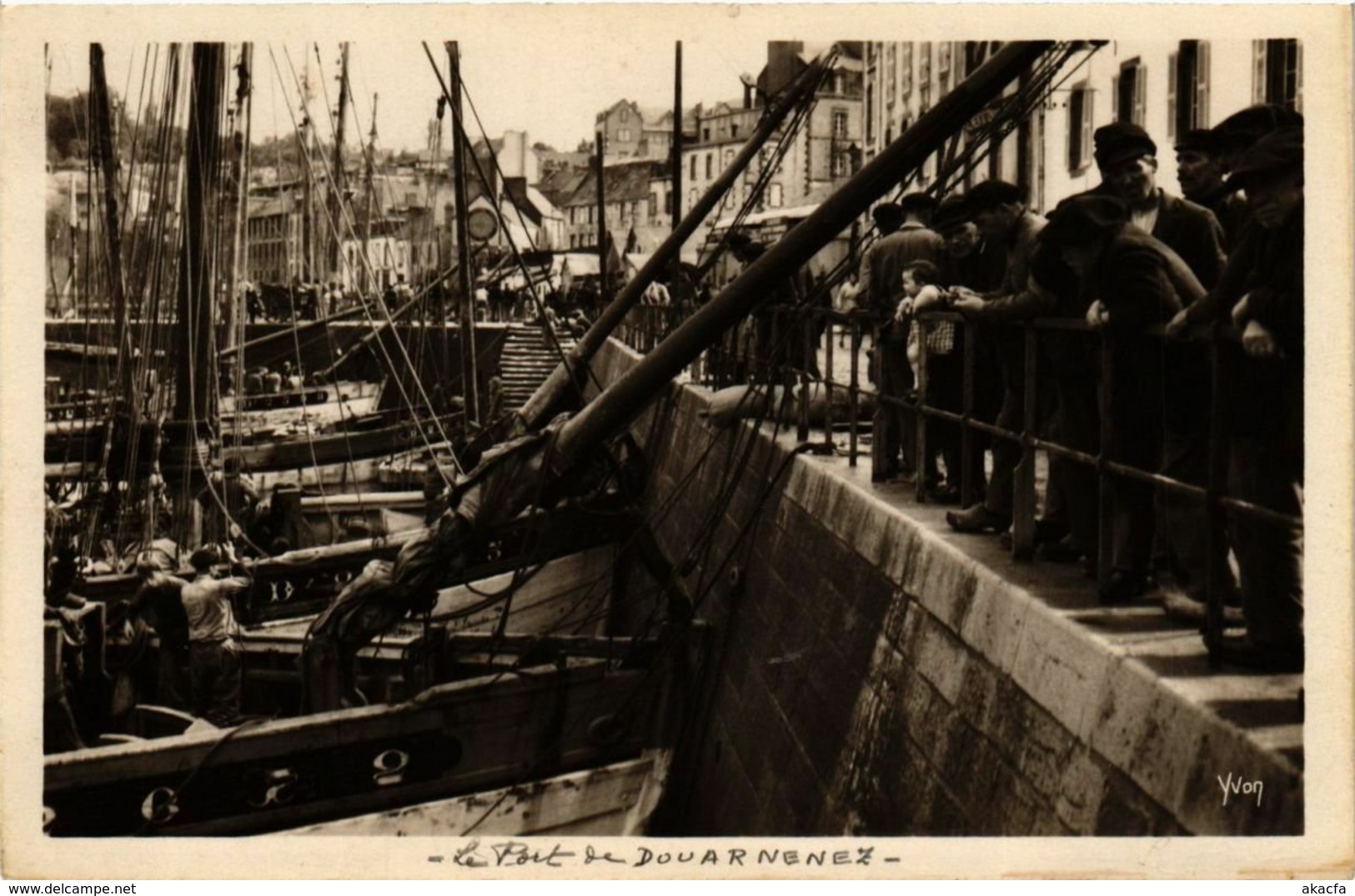 CPA DOUARNENEZ - Le Port (252531)