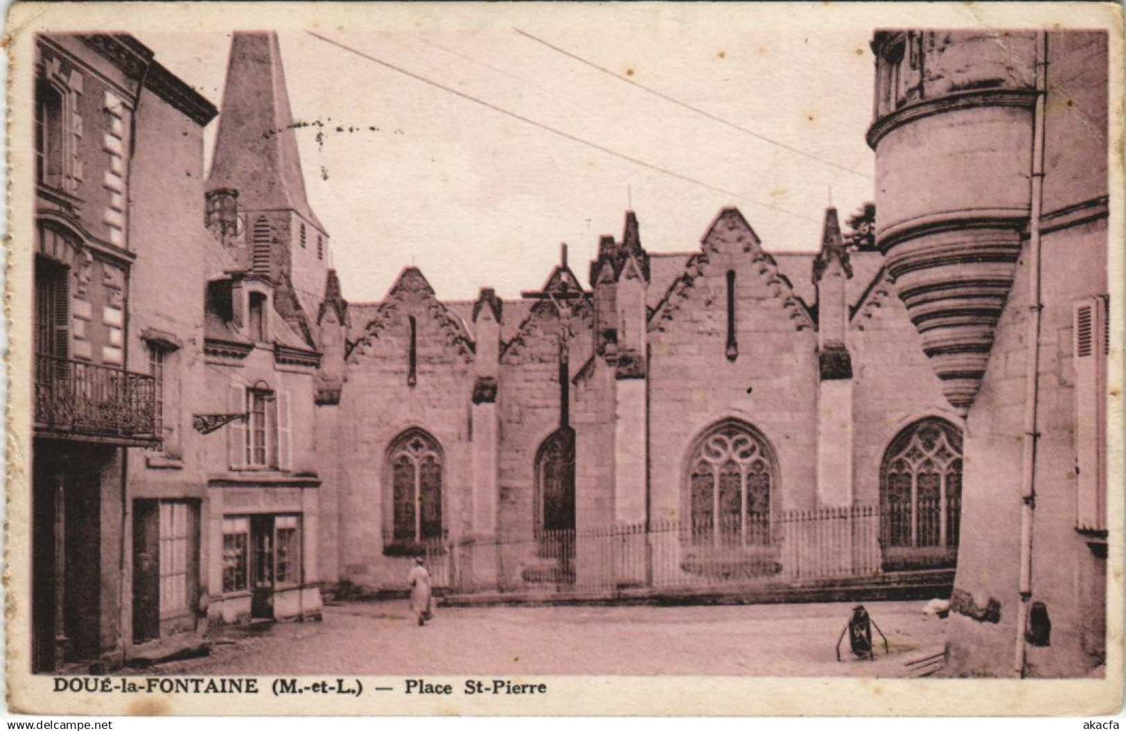 CPA DOUE-la-FONTAINE Place Saint-Pierre (1164169)