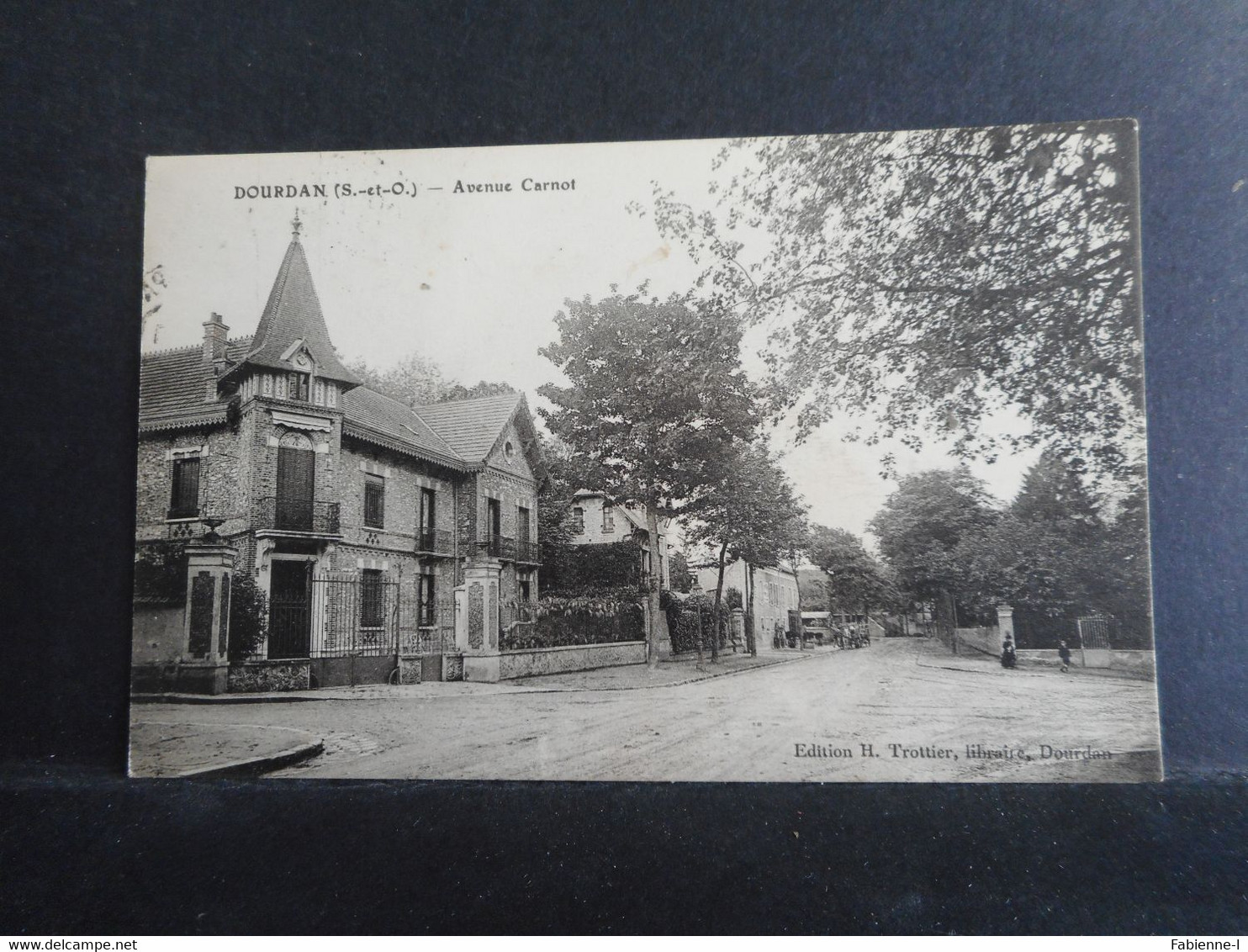 CPA - Dourdan - Avenue Carnot