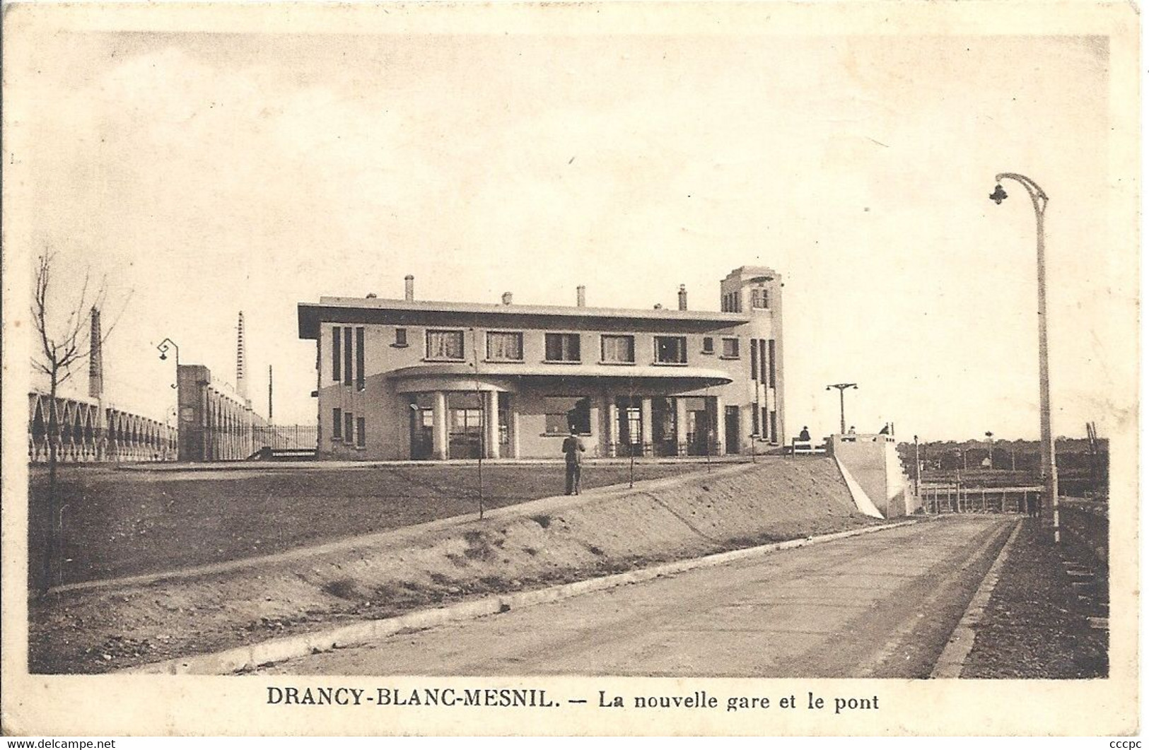 CPA Drancy Blanc-Mesnil La nouvelle Gare et le pont