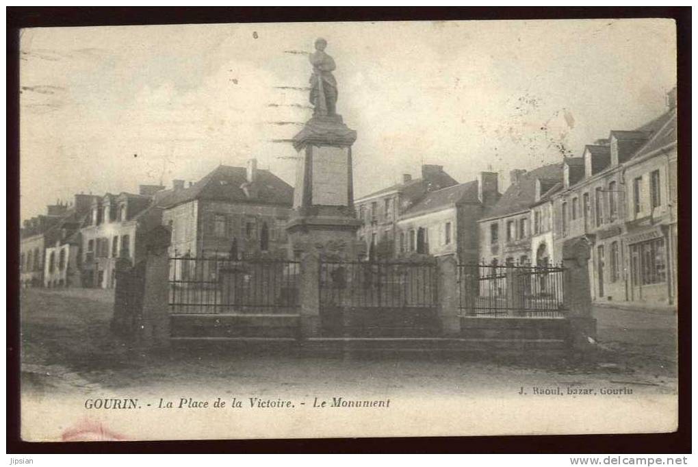 Cpa du 56  Gourin  La Place de la Victoire  Le Monument   BR11