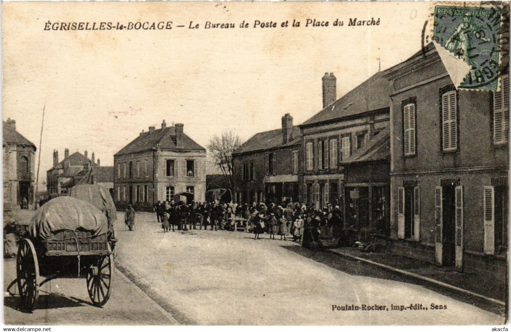 CPA EGRISELLES-LE-BOCAGE Bureau de Poste et Place du marche (1272309)