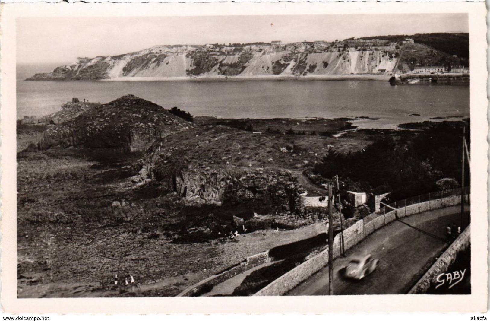 CPA ERQUY - Vue d'ensemble de l'Entrée du Port (103738)