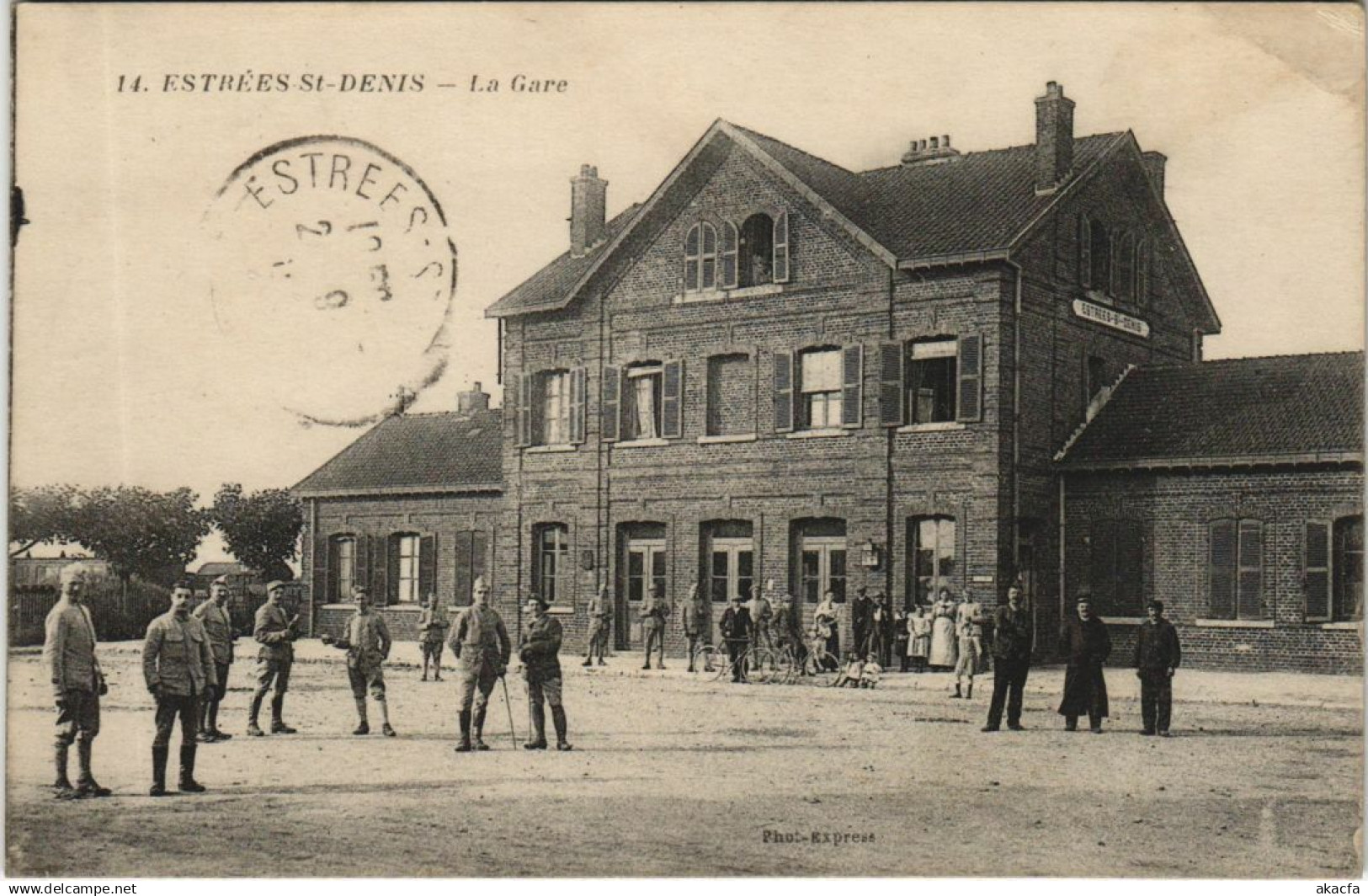 CPA ESTREES-SAINT-DENIS La Gare (1208213)