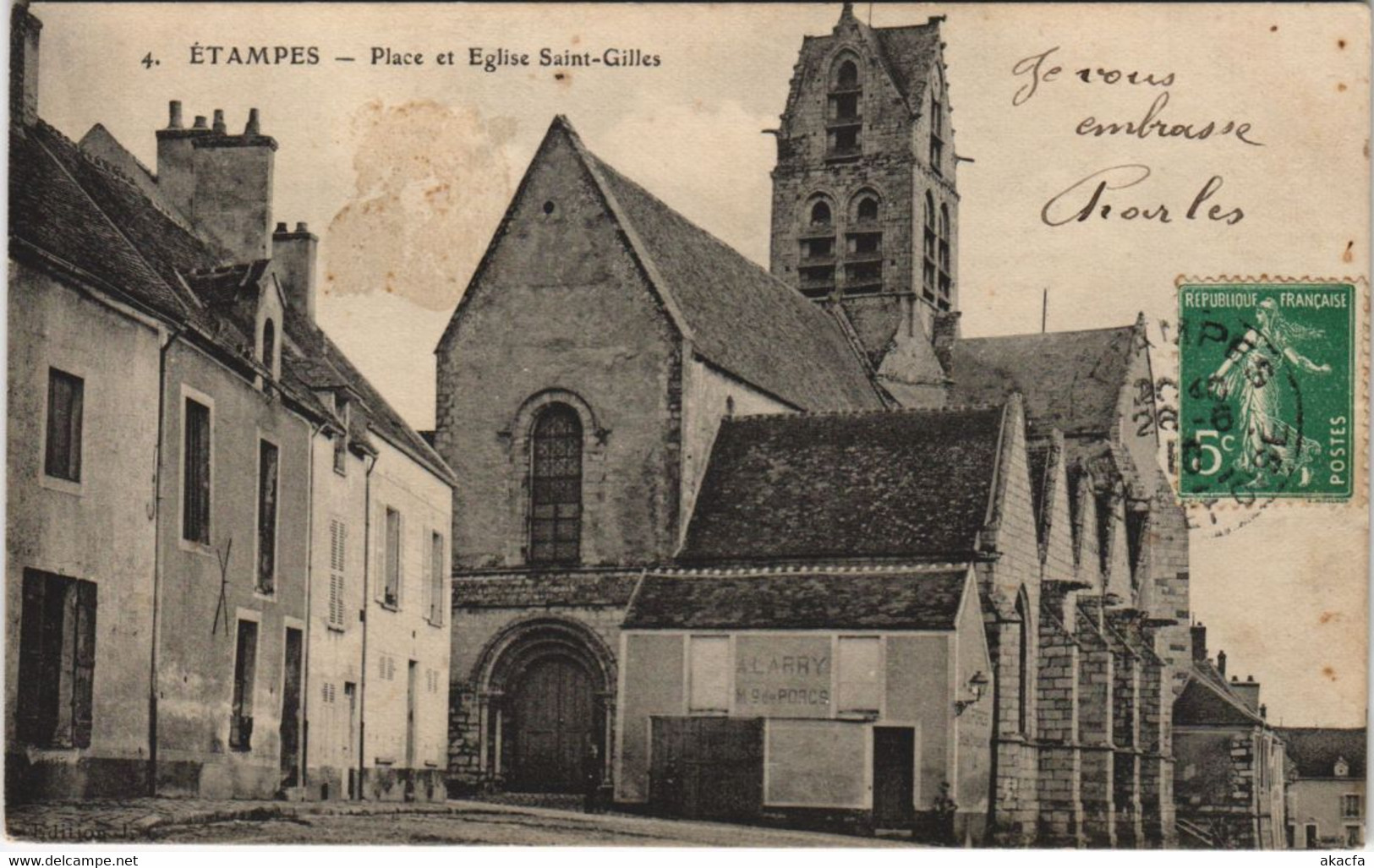 CPA ETAMPES Place et Eglise (806732)